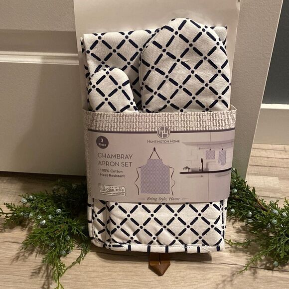 Huntington Home 3 Piece Apron/Potholder Set - Picture 6 of 6